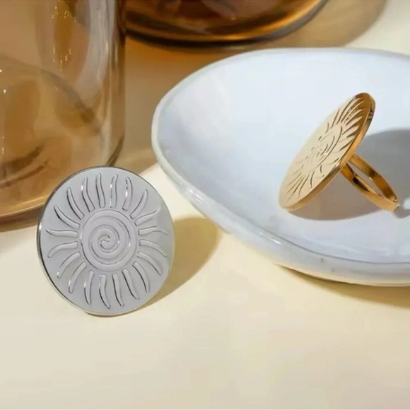 Vintage Sun 18K Gold Stainless Steel Waterproof Ring - Picture 7 of 11